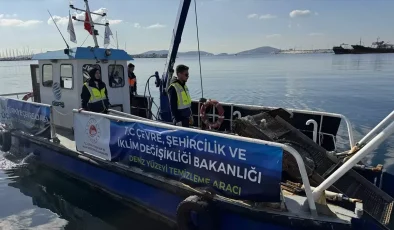 İstanbul Sahillerinde Deniz Yüzeyi Temizliği